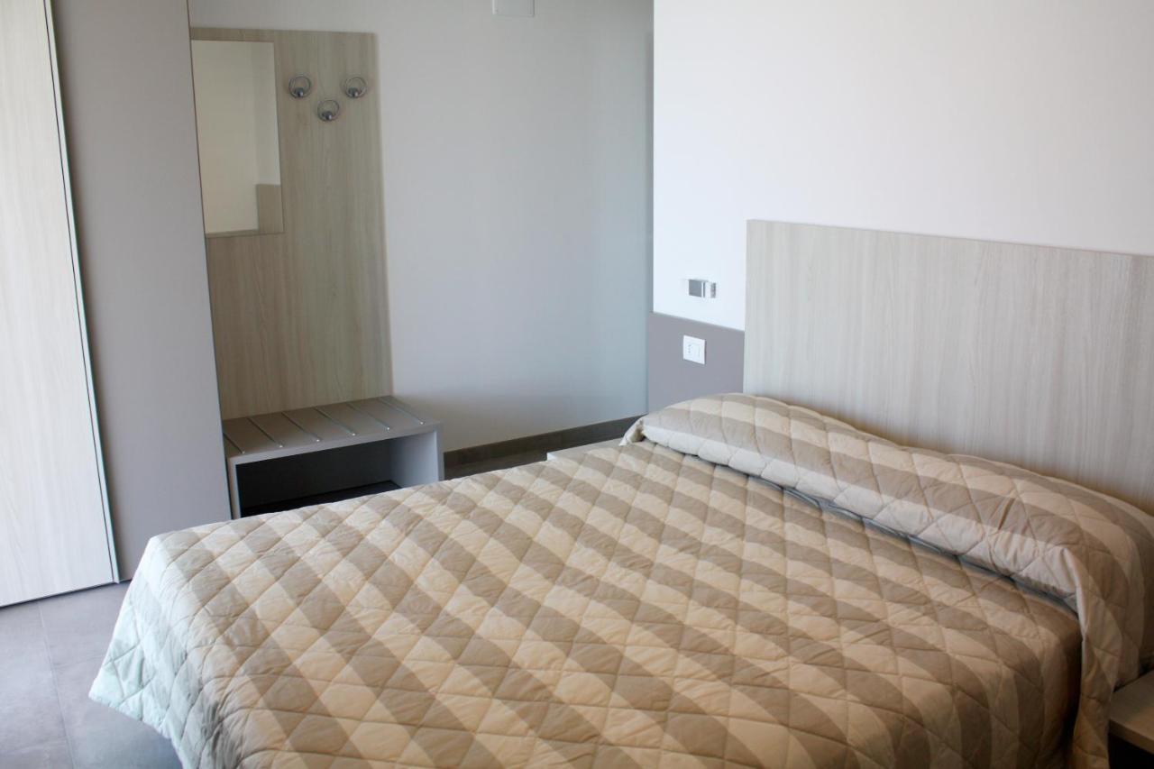 Nashira Apartments Линяно Сабиадоро Екстериор снимка